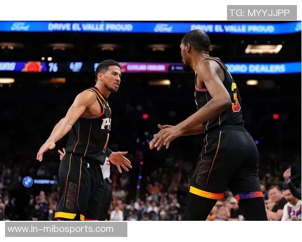 关键时刻布克挺身而出尽管手感不佳依然贡献20分4助攻助力球队胜利